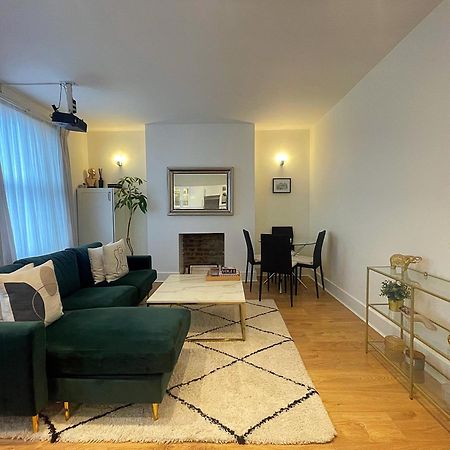 Queen Bedroom In Maida Vale London Exterior photo