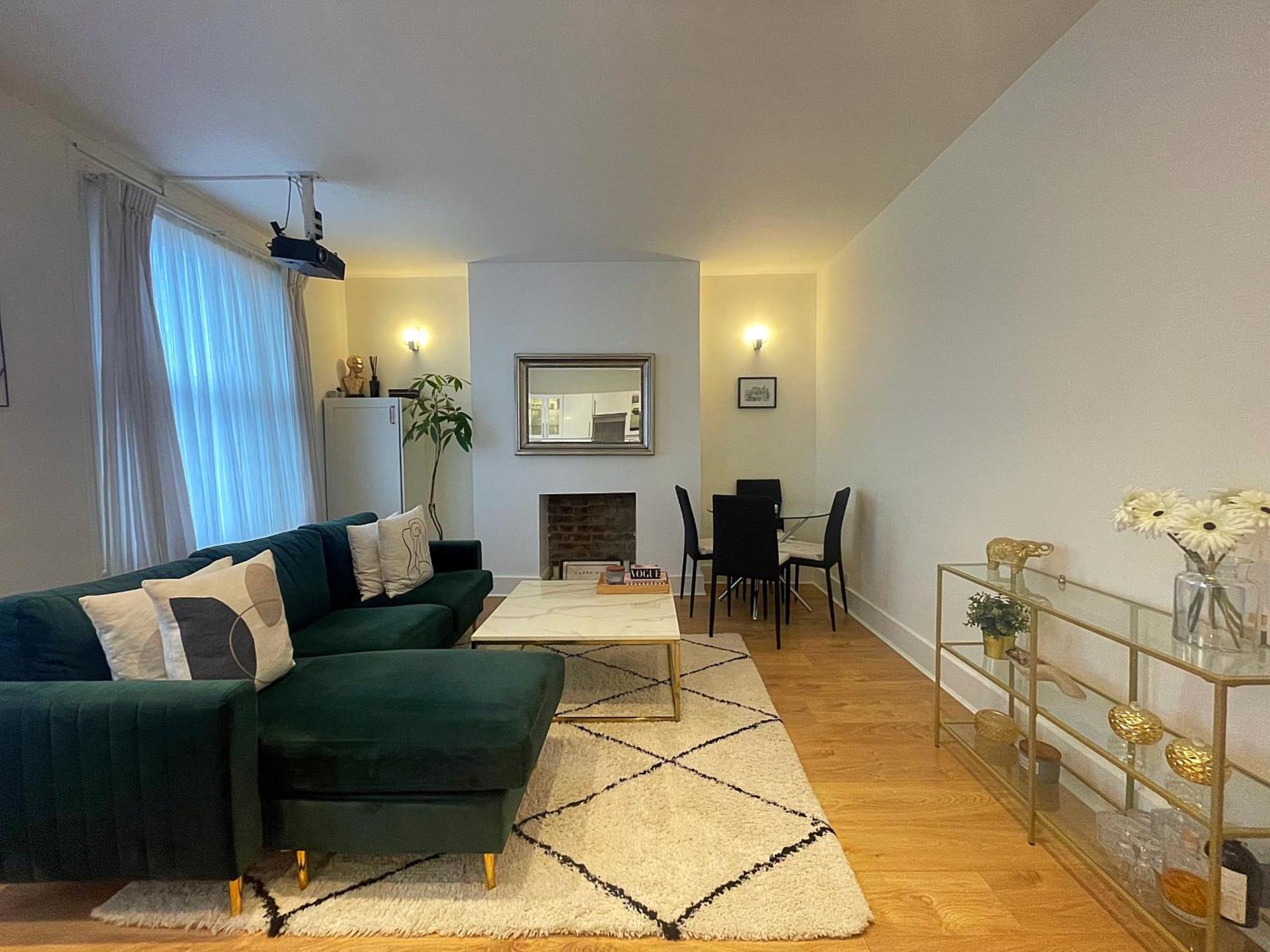 Queen Bedroom In Maida Vale London Exterior photo