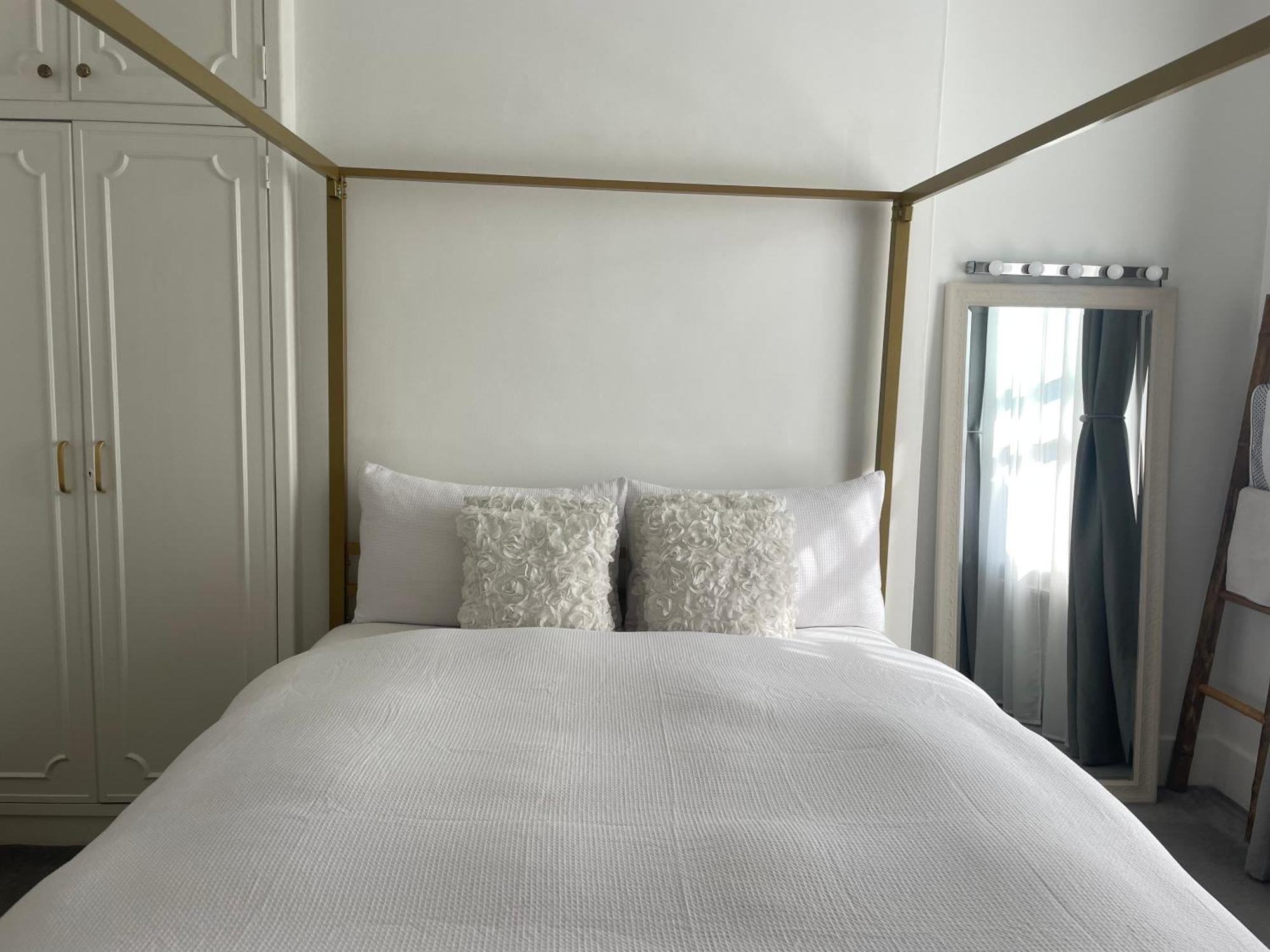 Queen Bedroom In Maida Vale London Exterior photo